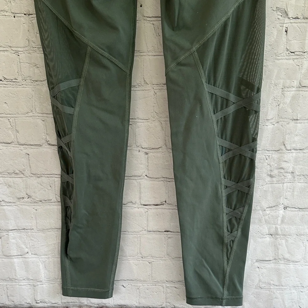 Victoria Sport High Rise Olive Green Active Leggings with mesh inserts M